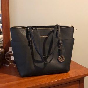 Black Michael Kors tote